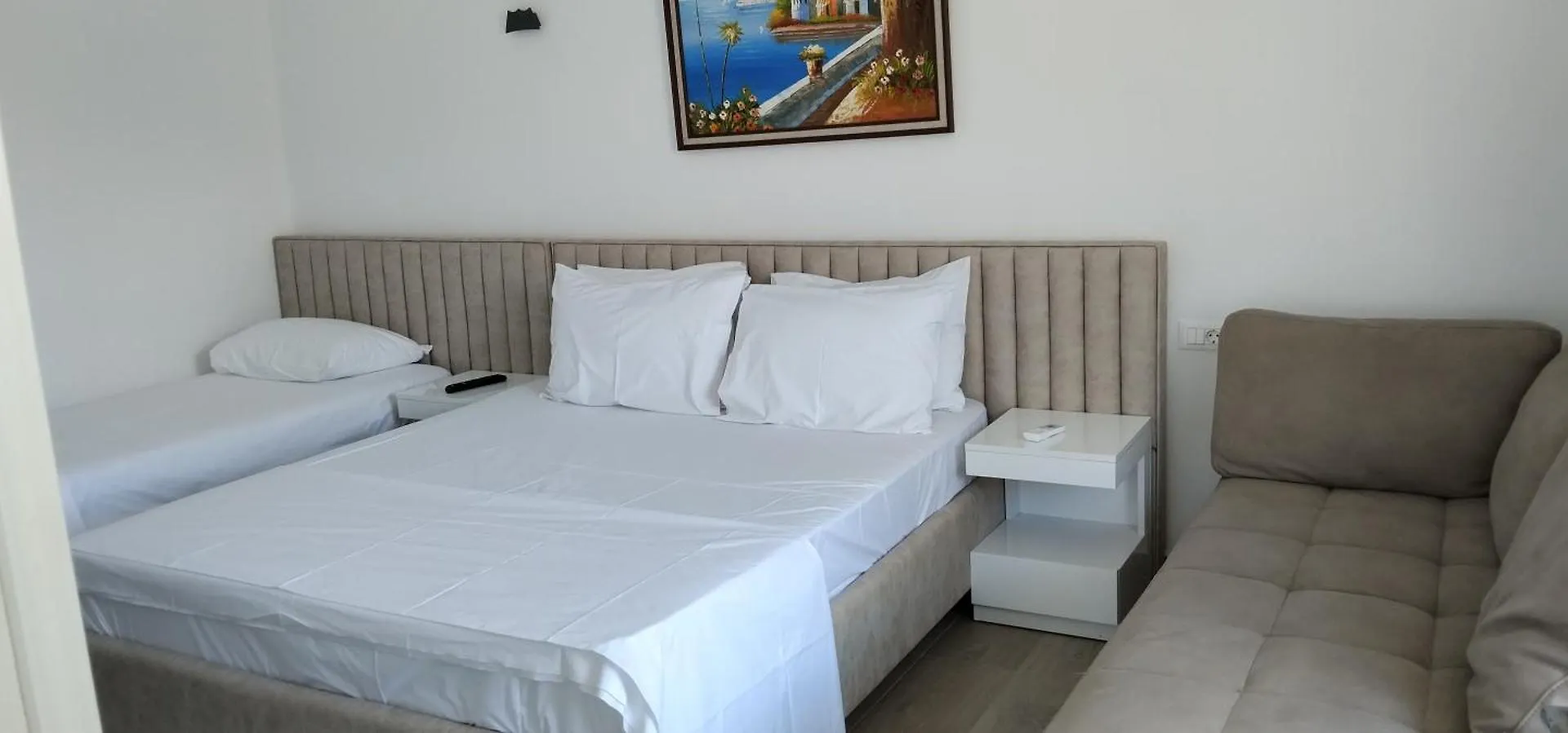 Marios Apartament Himare